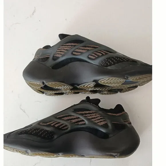 Adidas Yeezys Men's 700 V3's Clay Brown. Size 7 Men-8.5 W streetwear Athleisure - Picture 12 of 12